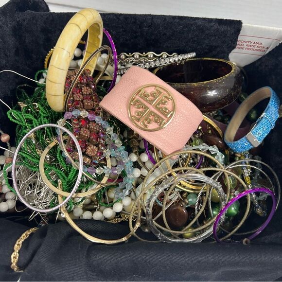 5 pounds of craft jewelry bundle vintage to current for repurpose - Picture 2 of 12